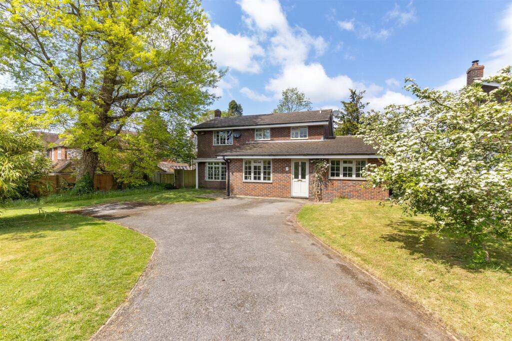 Main image of property: The Ridings, Liss