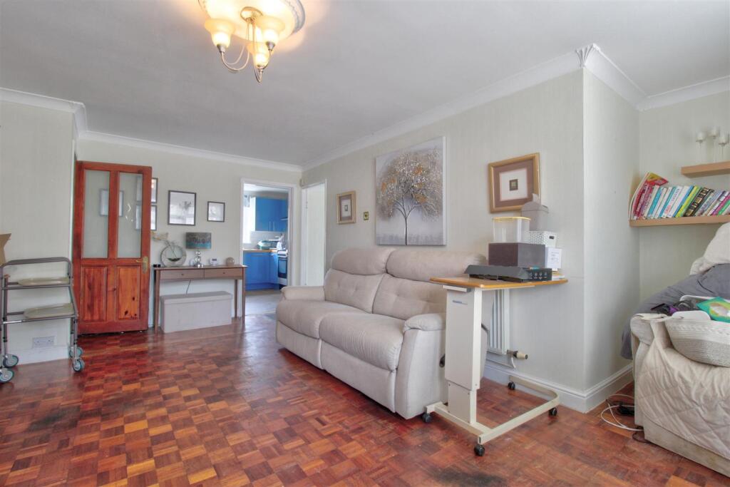 Apartment in Barry, Cwm Talwg - View 5