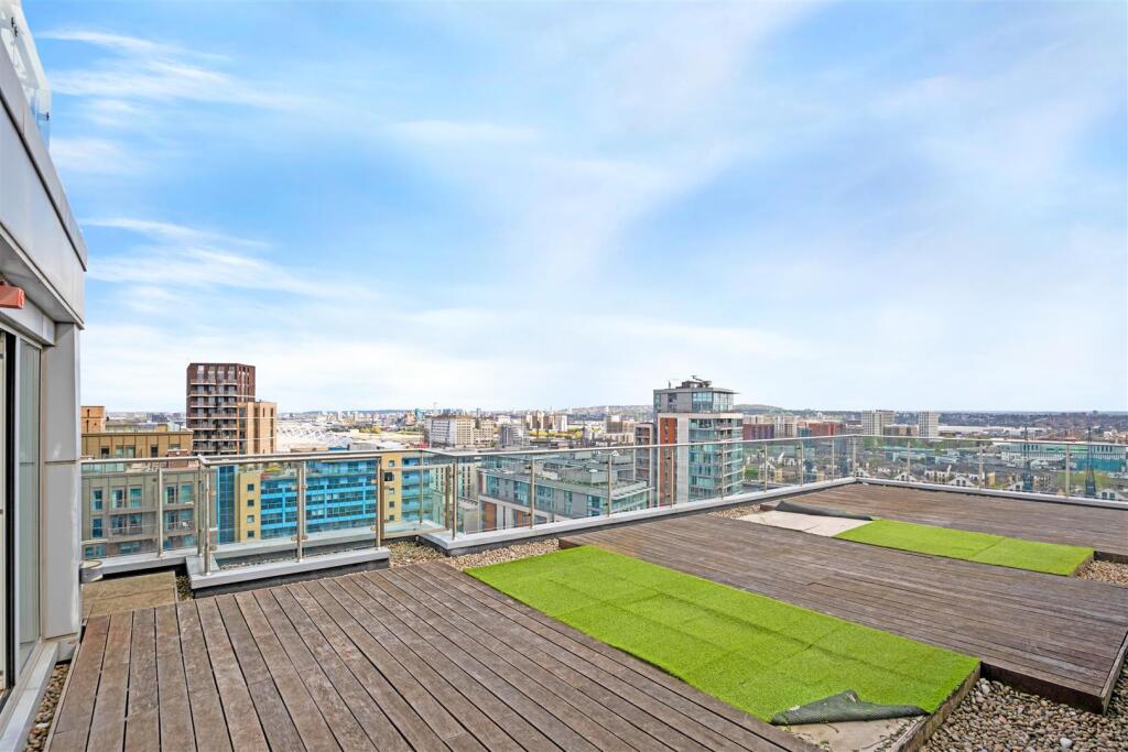 Apartment in London, Custom House, Canning Town - More