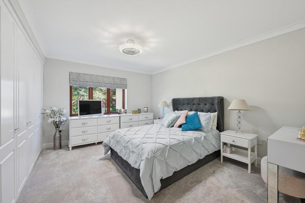 Apartment in Tadworth - More