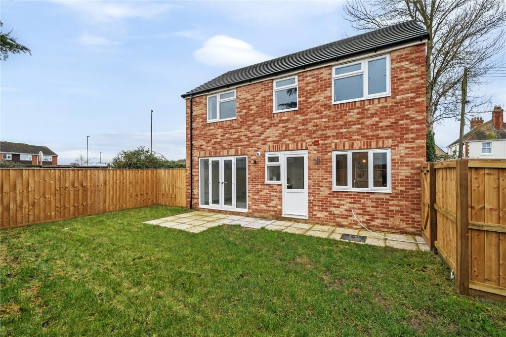 3-bed detached on Common Hill, Cricklade, SN6, £400,000