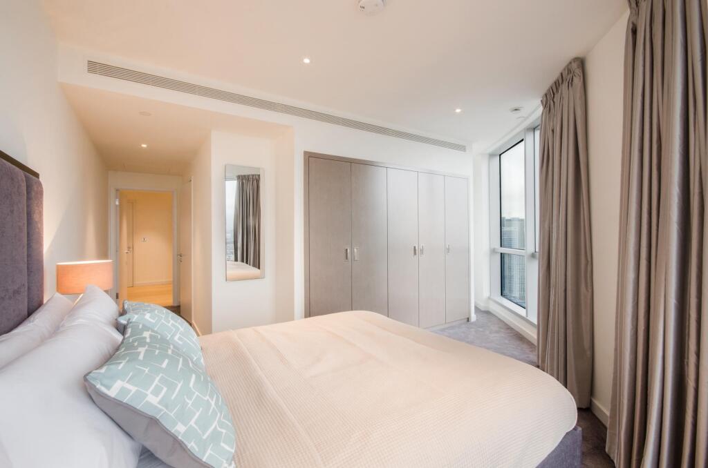 Apartment in London, New Providence Wharf, Blackwall - More