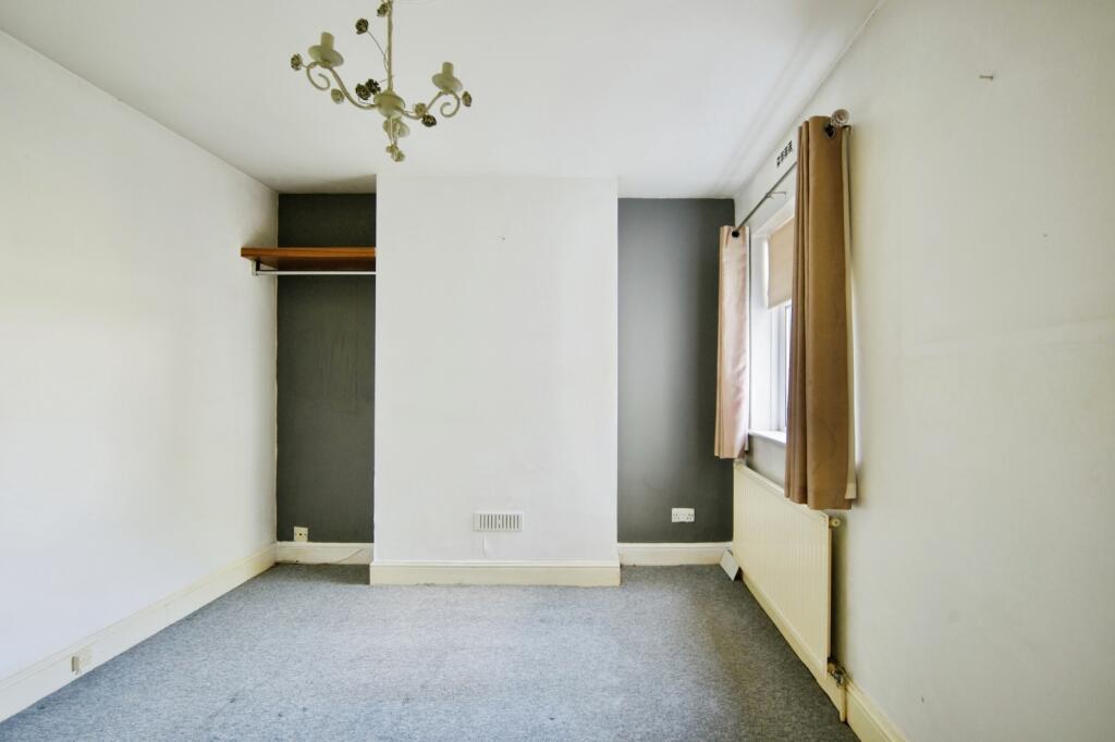 Apartment in Romford - More