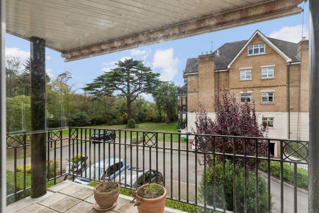 Apartment in Hertsmere, Bushey - View 2