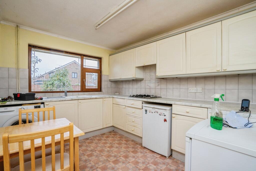 House in Havant, Hampshire - View 4