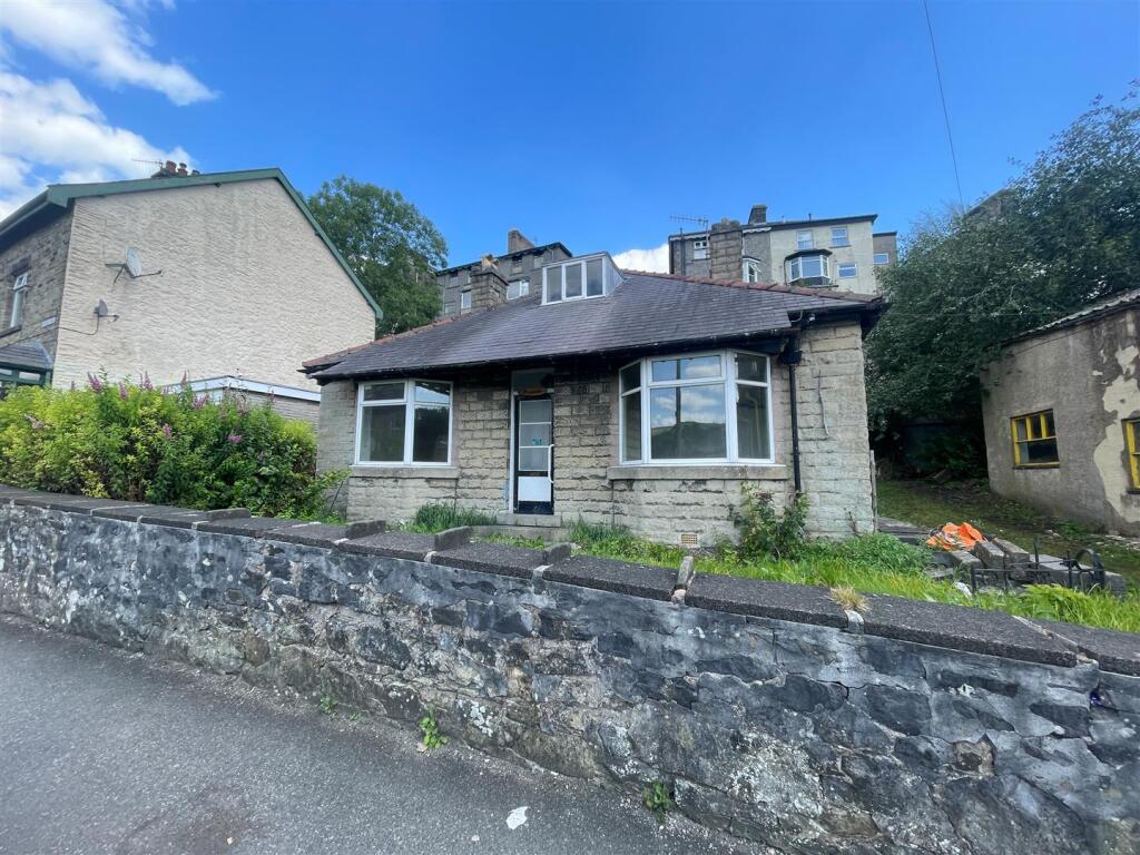 3-bed house on Nunsfield Road, Buxton, £175,000