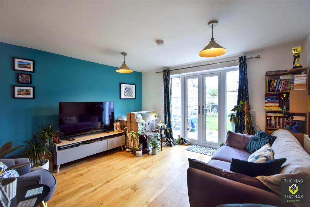 Vickers Close, Innsworth, Gloucester photo 3