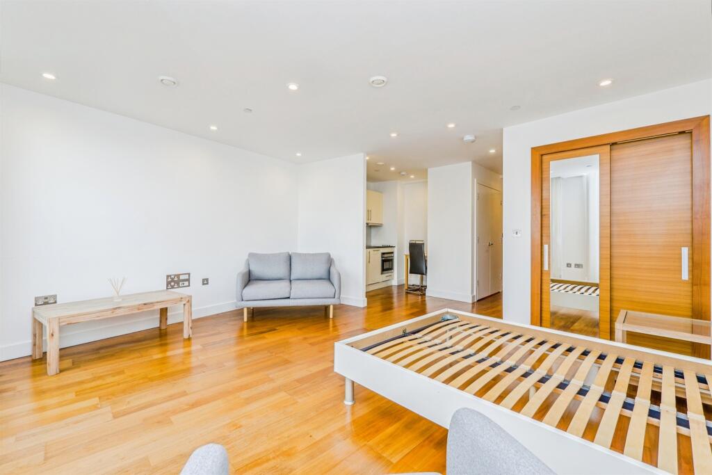Main image of property: The Hayes, Cardiff