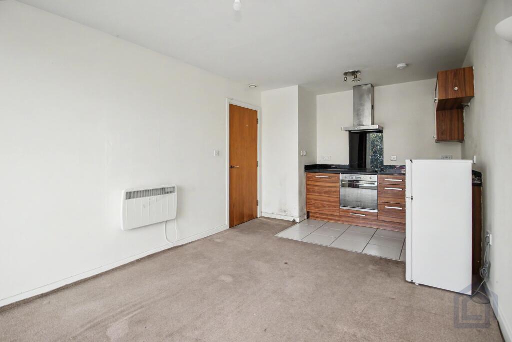 Apartment in Bradford, Little Germany, Barkerend - View 5