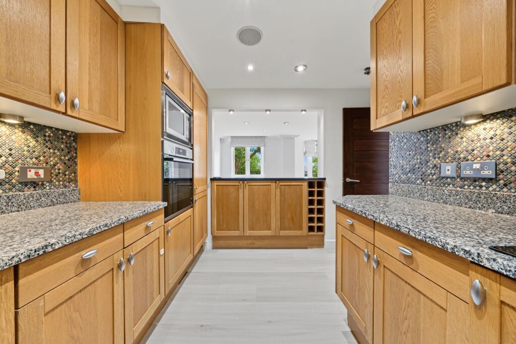 Apartment in London - View 5