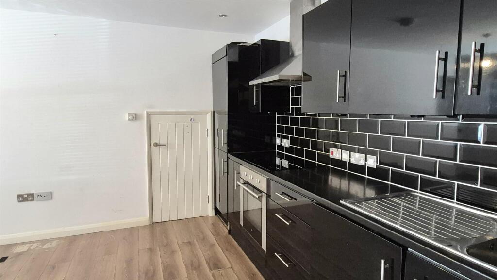 Apartment in Luton - View 4
