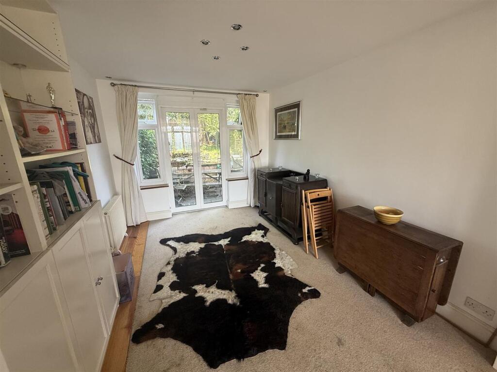 Crawley Green Road, Luton, LU2 photo 4