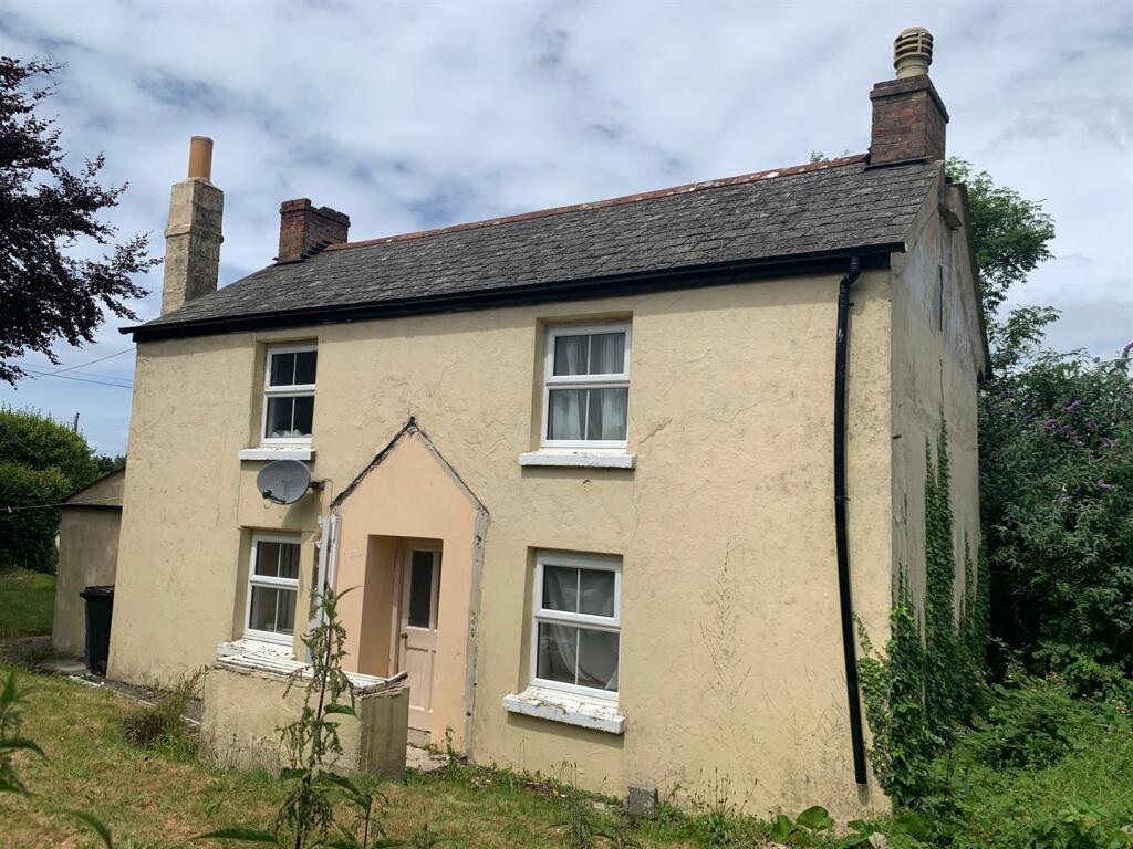 Main image of property: Garras, Helston