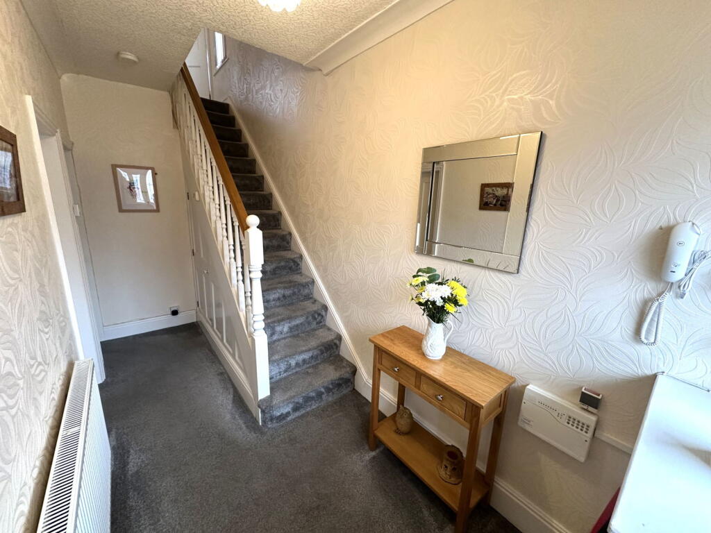 19 Wesley Street, Royton photo 4