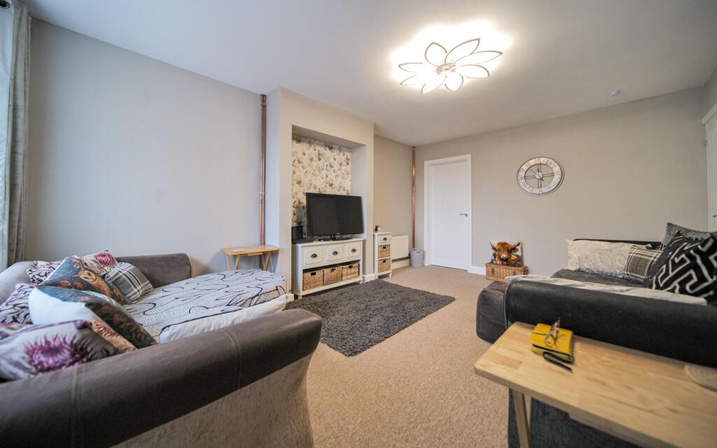 House in Swindon, Melksham - More