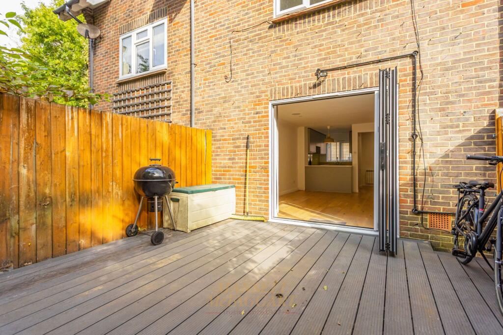 House in Redhill - View 4