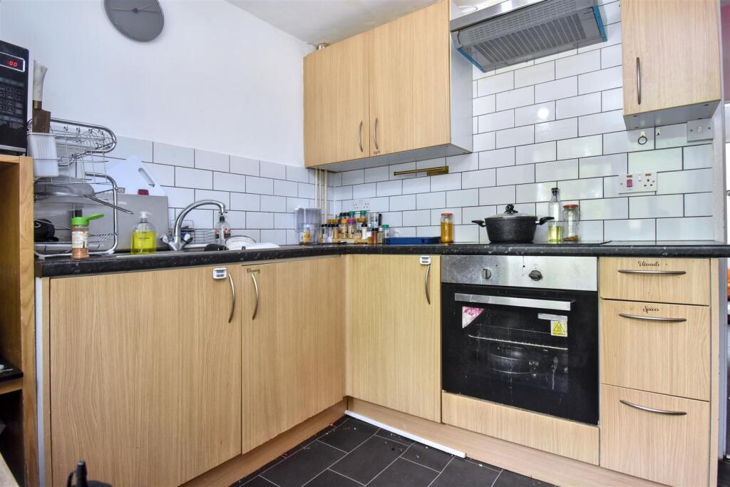 Bideford Square, Corby, NN18 8DP photo 3