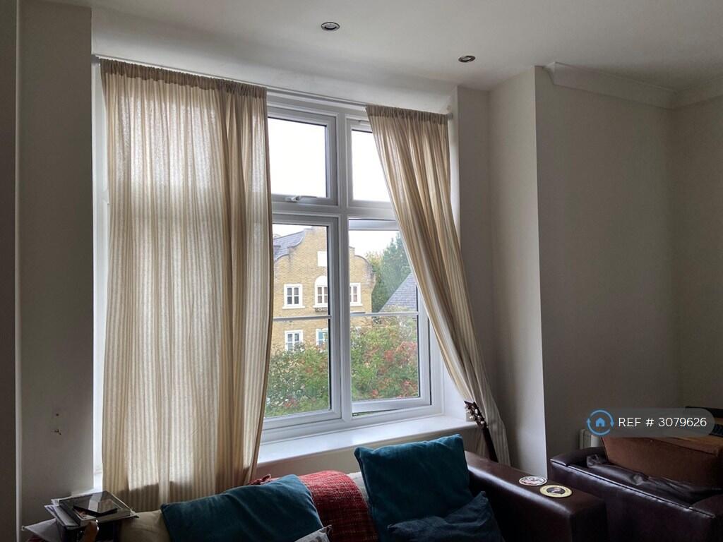Apartment in Slough - View 3
