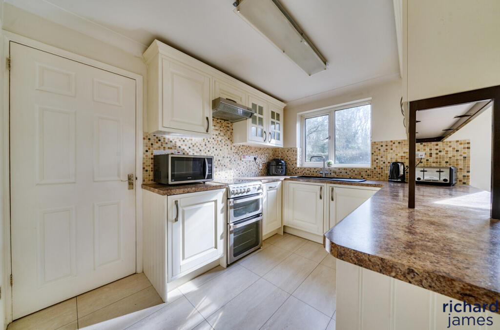 Lineacre Close, Grange Park, Swindon, SN5 photo 3