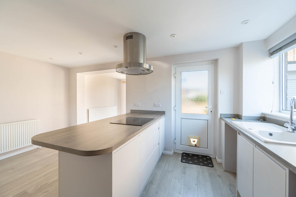 Langdale Close, Felixstowe photo 3