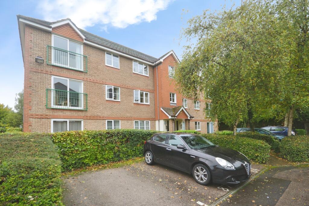 1-bed flat on Fenchurch Road, Maidenbower, Crawley, RH10, £200,000