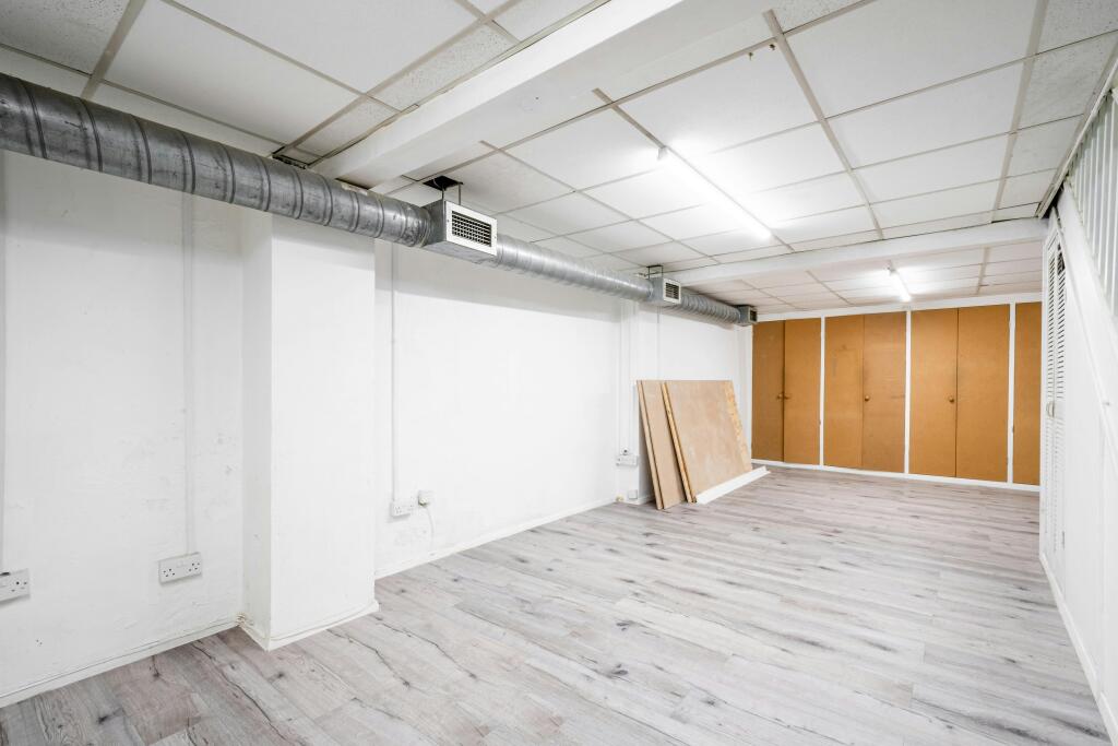 Cambridge Heath Rd 493 NEW - Low Res 10.jpg