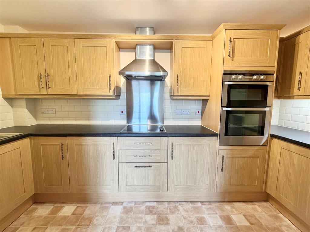 Apartment in Shrewsbury, Radbrook Green - View 2