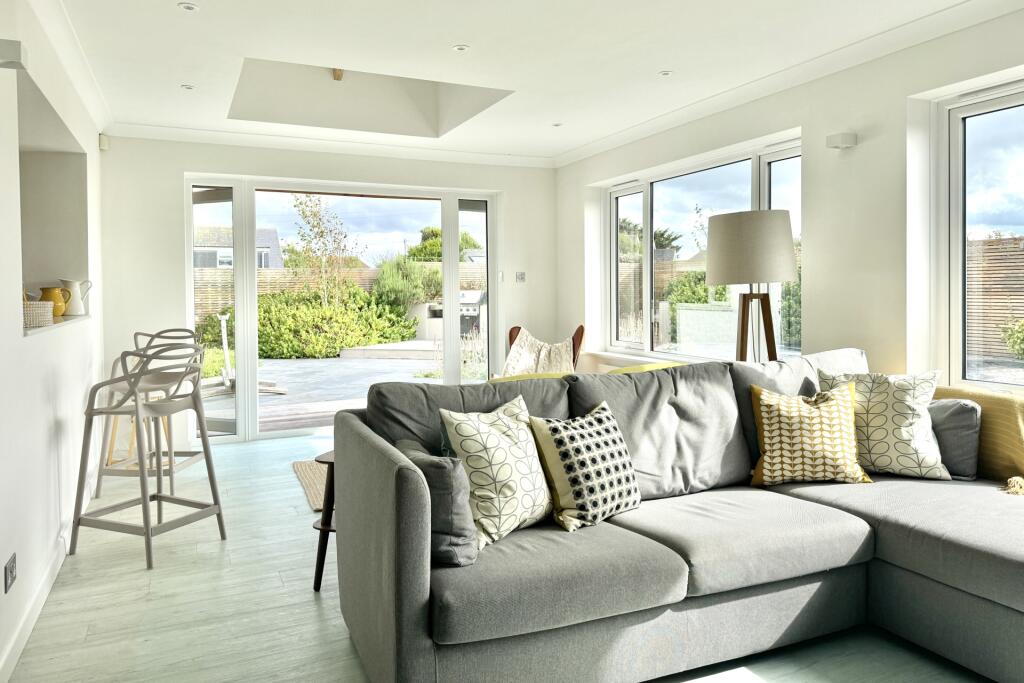 21, Crescent Rise, Constantine Bay, PL28 photo 4