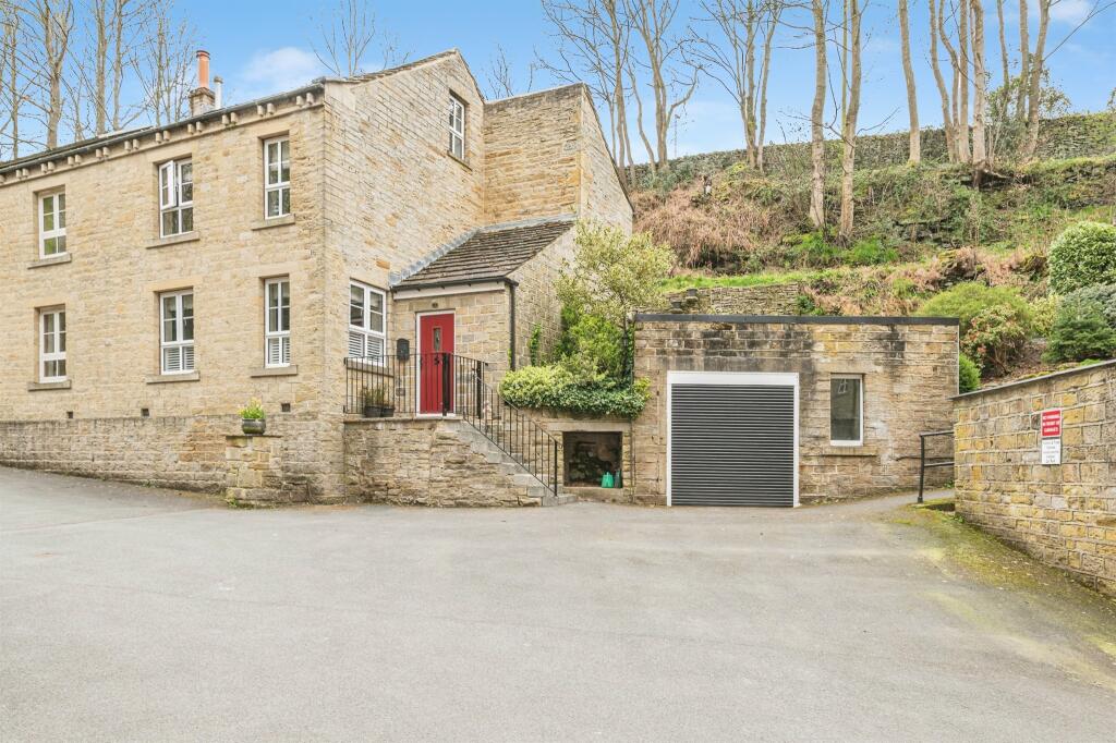 Main image of property: Wildspur Grove, New Mill, Holmfirth