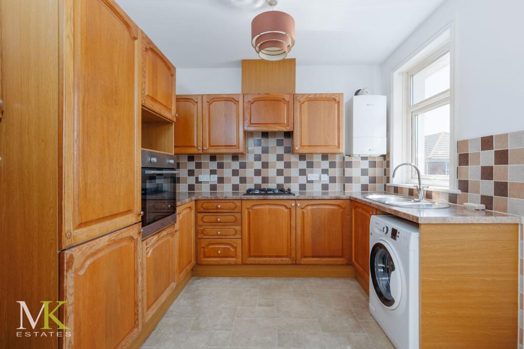 Apartment in Christchurch, Pokesdown, Bournemouth - View 4