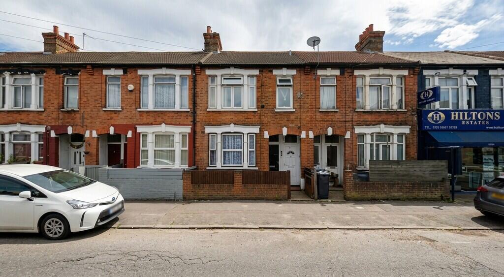 2-bed flat on Western Road, Southall, £304,950