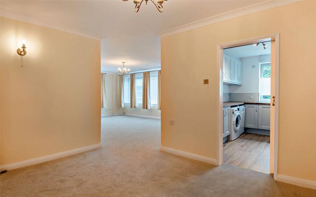 Apartment in Cambridge, Cambridgeshire - View 2