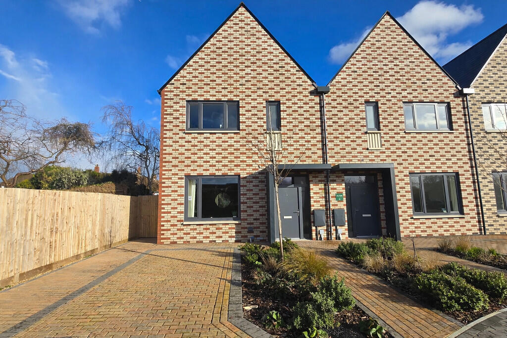 3-bed terraced on Pipit Mews, Manor Hall Road, £540,000