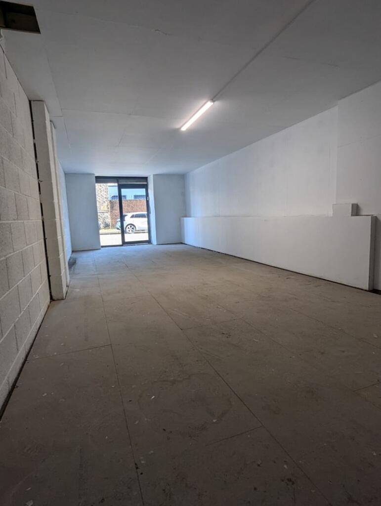 Vacant Shop Unit For Sale photo 2