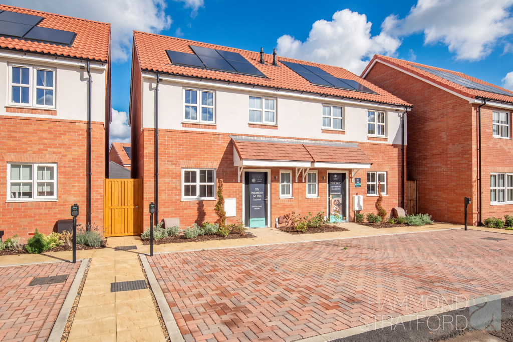 3-bed semi-detached on Clover Court, Cringleford, £319,950