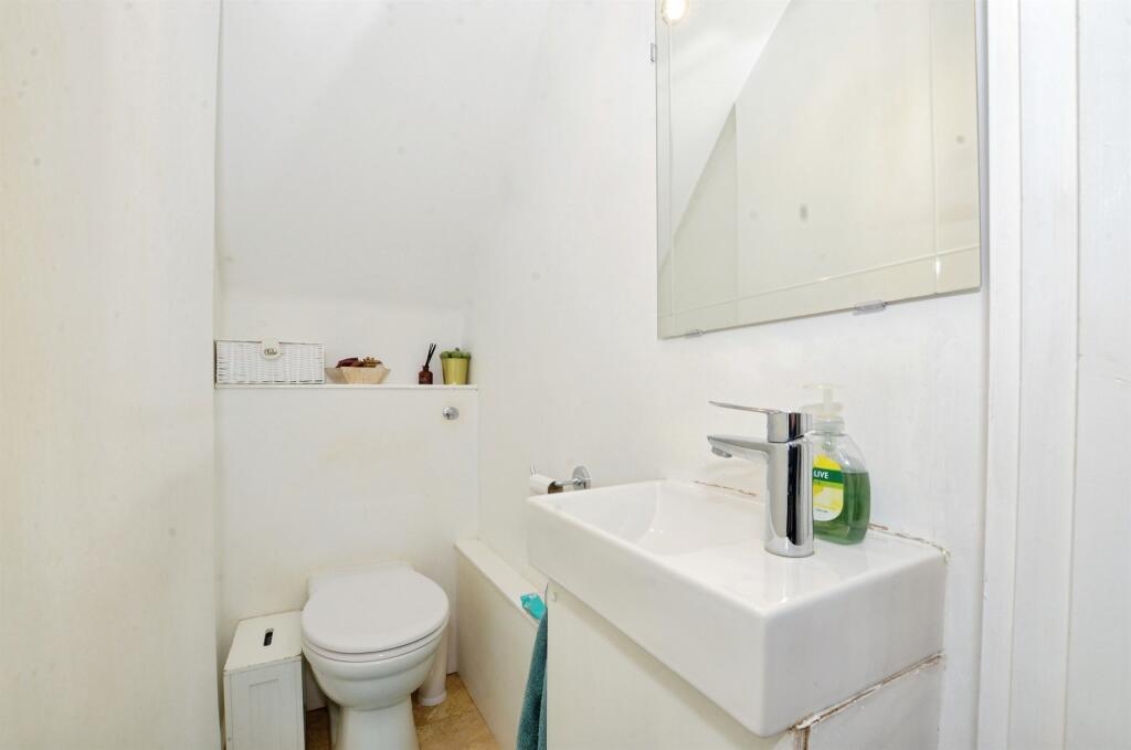 Additional image 24 of Chesterton Avenue, Harpenden