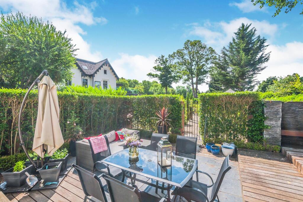 Apartment in Slough - View 3