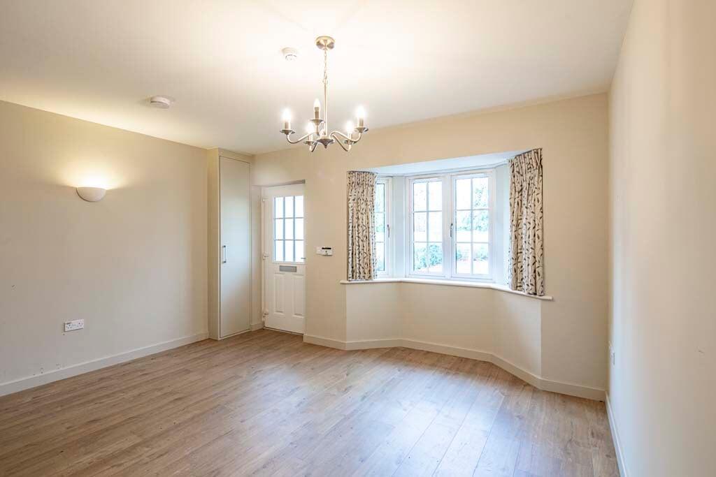 16 Ash Hurst, Goring on Thames photo 4