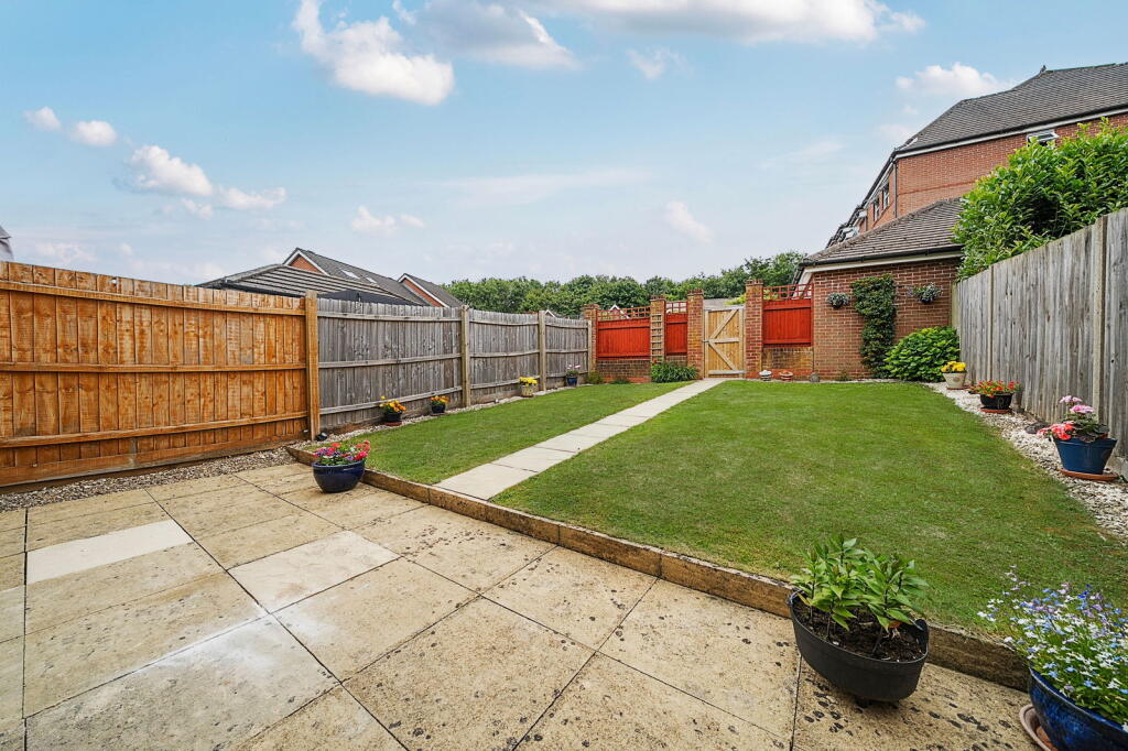 House in Basingstoke and Deane, Basingstoke - View 2