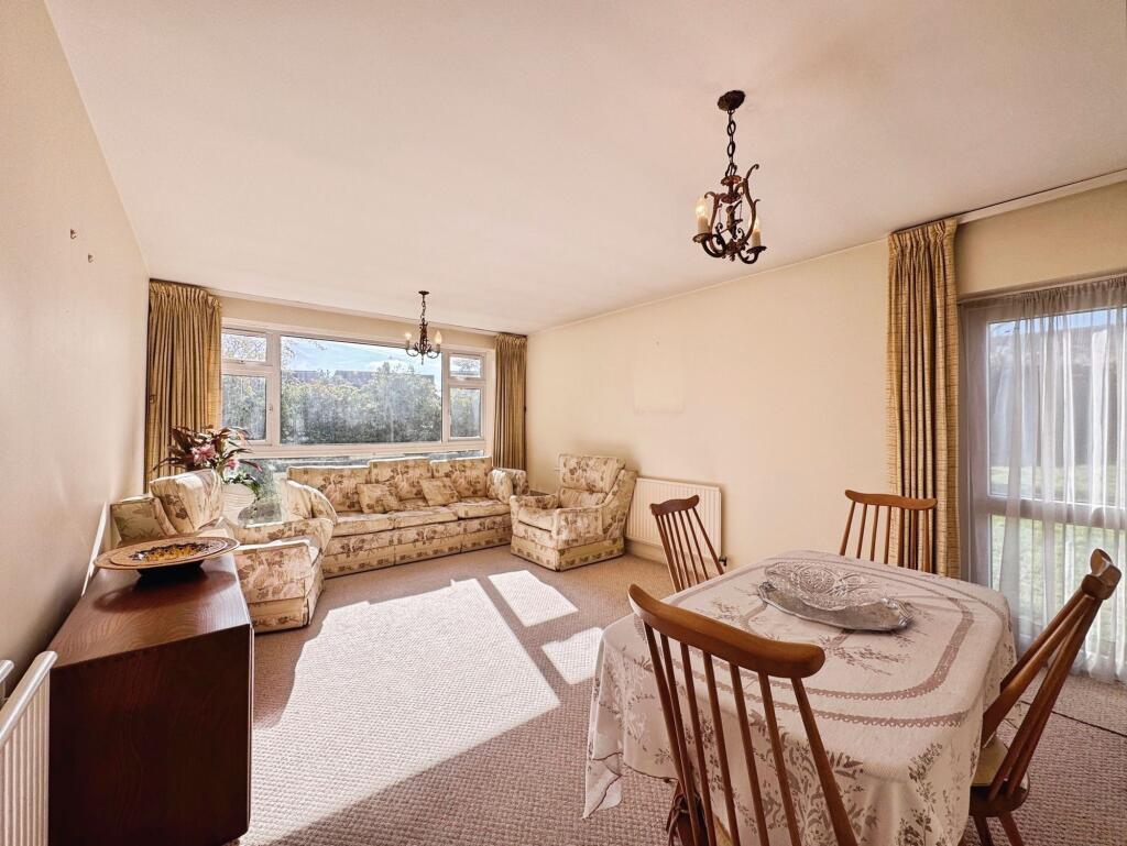 2-bed flat on Stratton Close, Edgware, HA8, £375,000