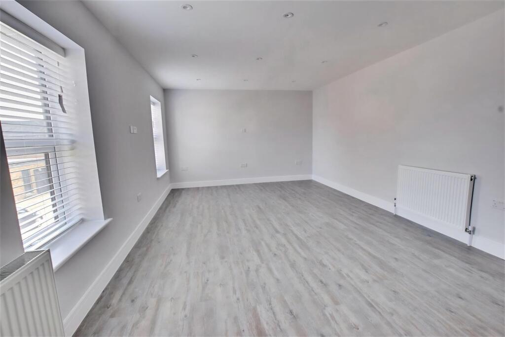 Apartment in Watford - View 2