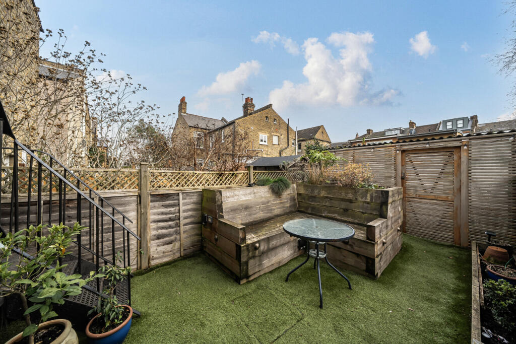 House in London - View 4