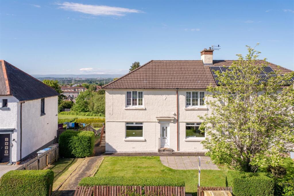 2-bed flat on Deans Avenue, Cambuslang, Glasgow, £110,000