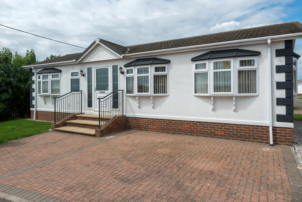 2-bed caravan on Beach Court Park, Faversham Road, Whitstable, £225,000