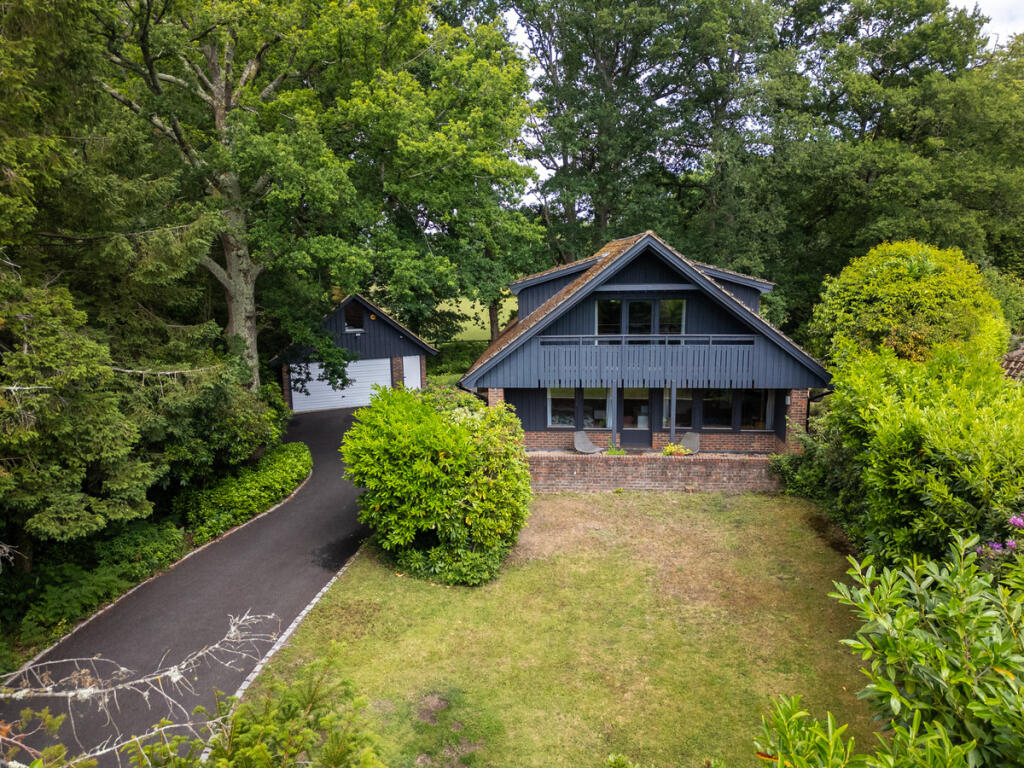 5-bed detached on Melrose Place, Storrington, RH20, £925,000