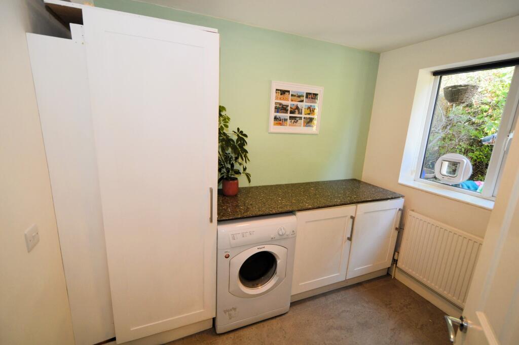 House in Bagshot, Bagshot Green, Windlesham - View 5
