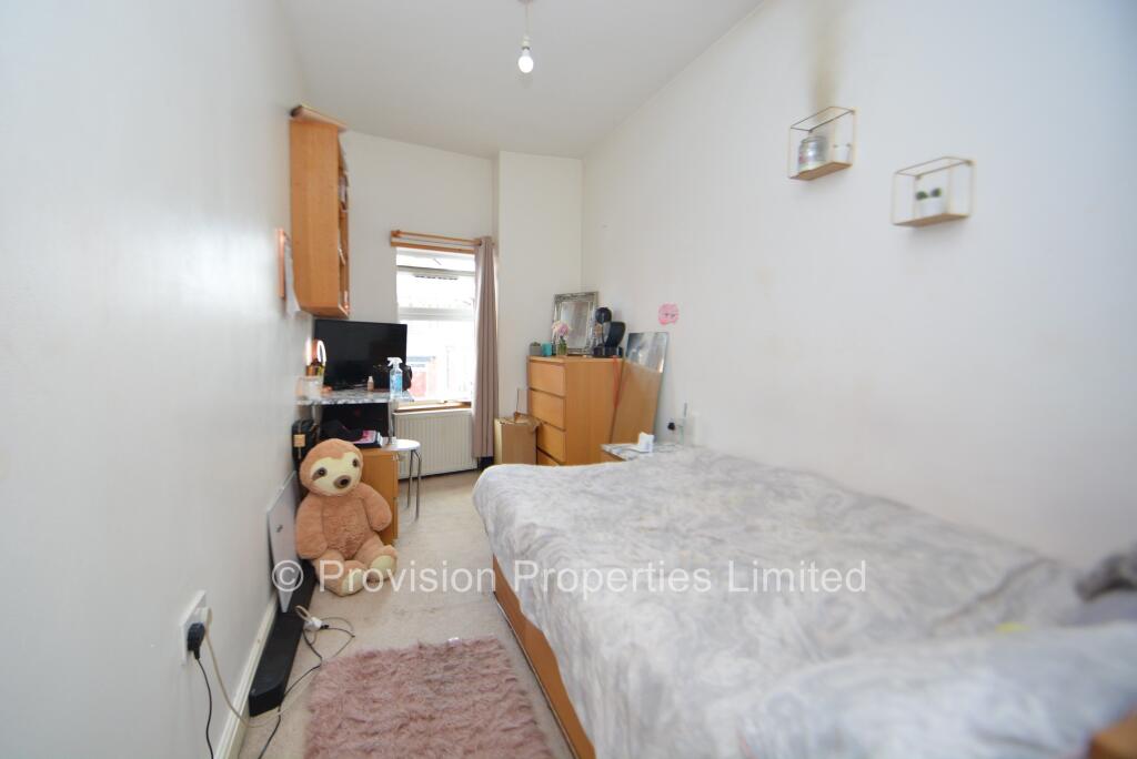 8 bedroom terraced house for rent
