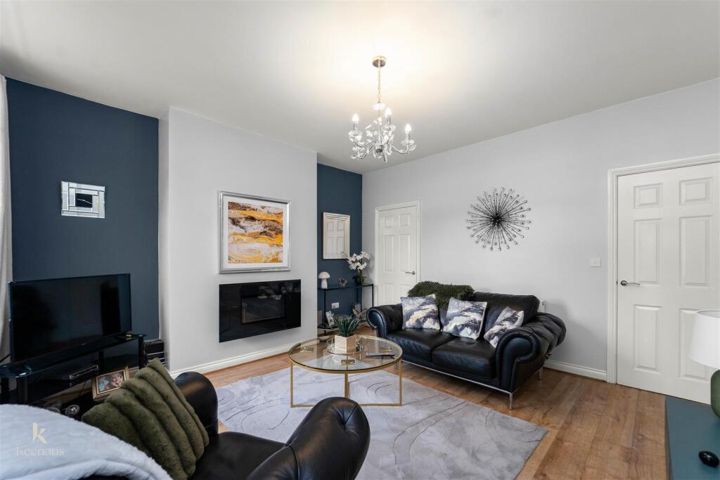House in Hyndburn, Oakenshaw - More