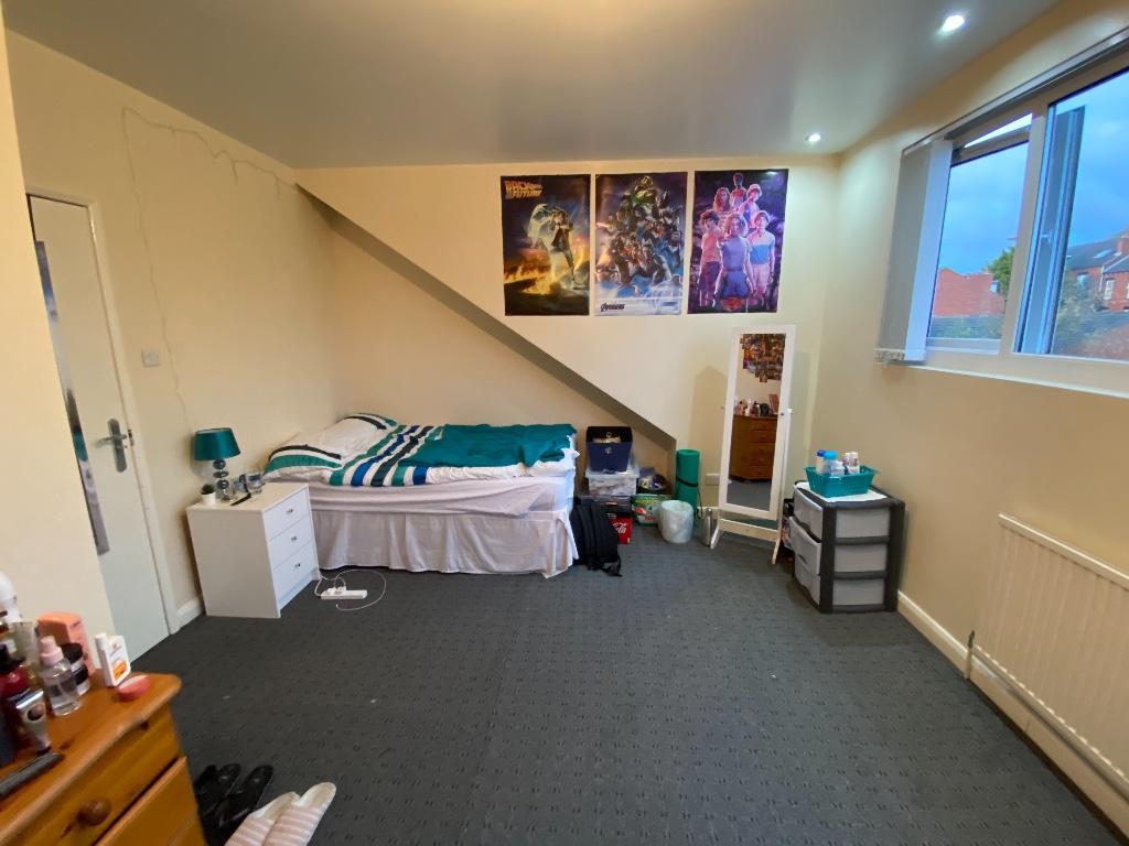 6 bedroom terraced house for rent