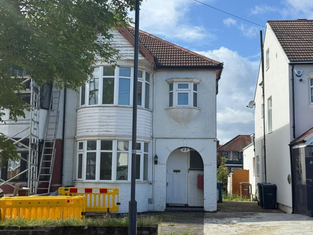 Main image of property: 43 Larkfield Avenue, Harrow, Middlesex, HA3 8NQ